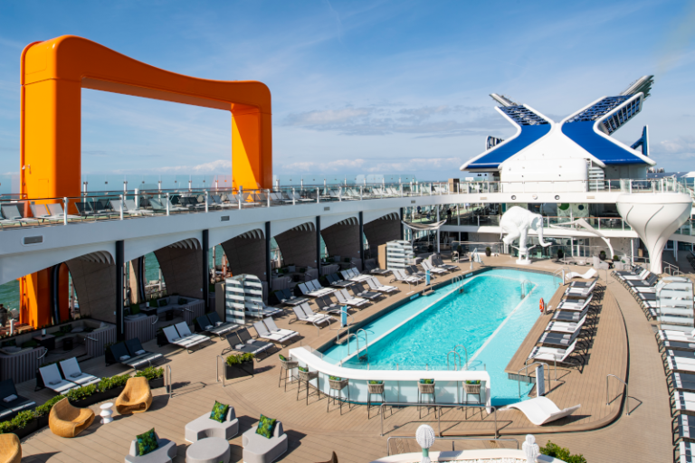 Home cel by resort deck 18